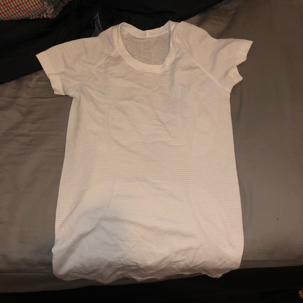 Lululemon short sleeve shirt